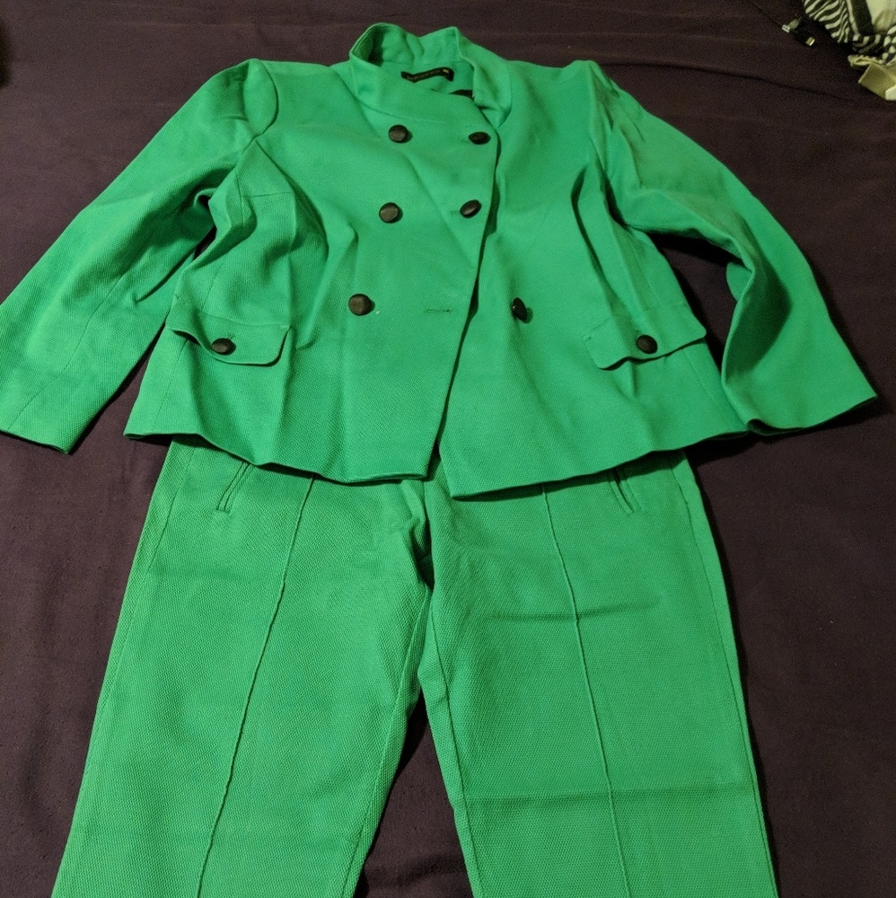 Pants suit